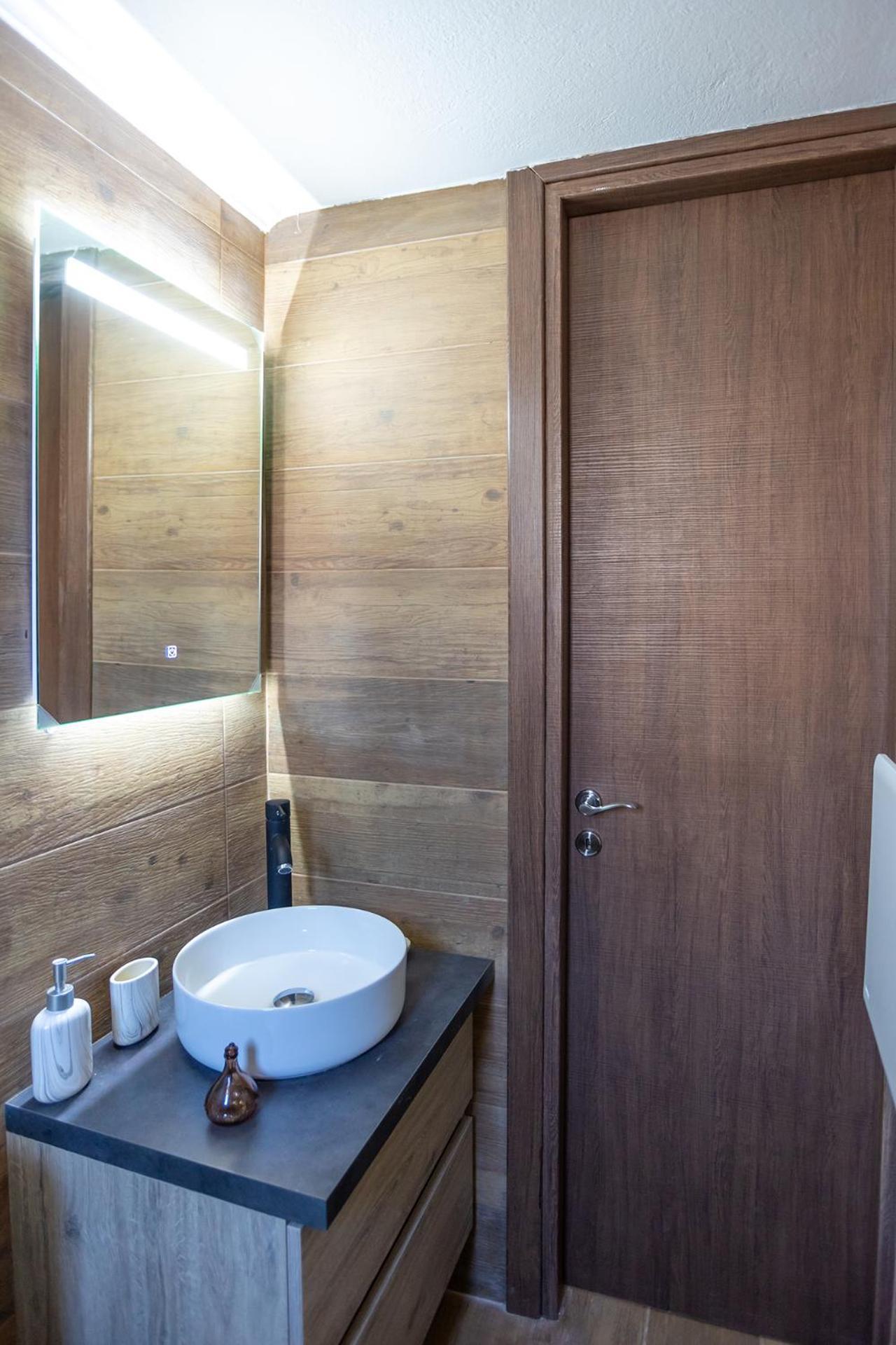 Era Of Elegance: 1928 Classic Dwelling トリポリス エクステリア 写真